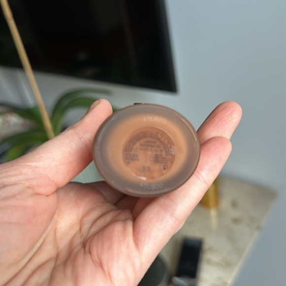 #13 Giorgio Armani Foundation - deep, neutral - Picture 7 of 7